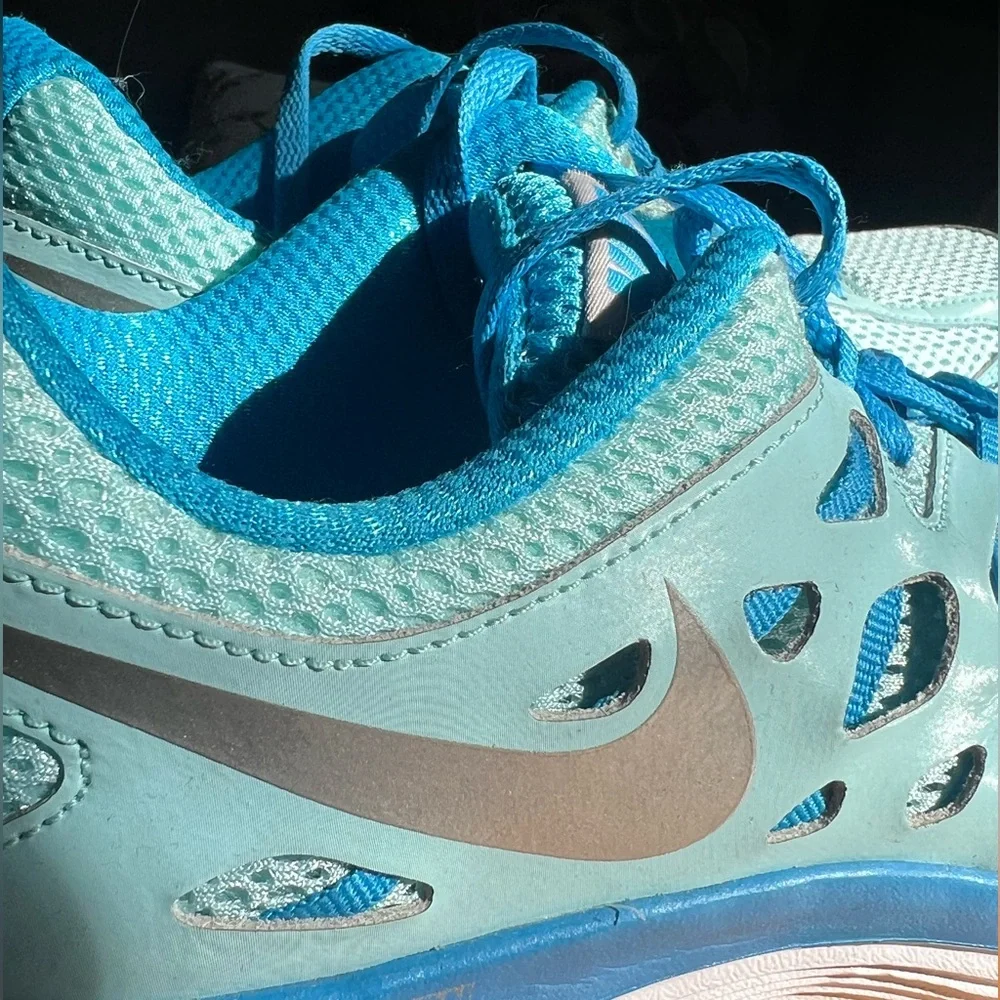 Nike shoes - Picture 2 of 9